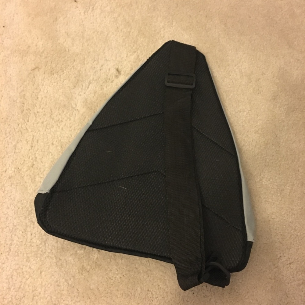 Motion Strap Bag - Picture 3 of 3